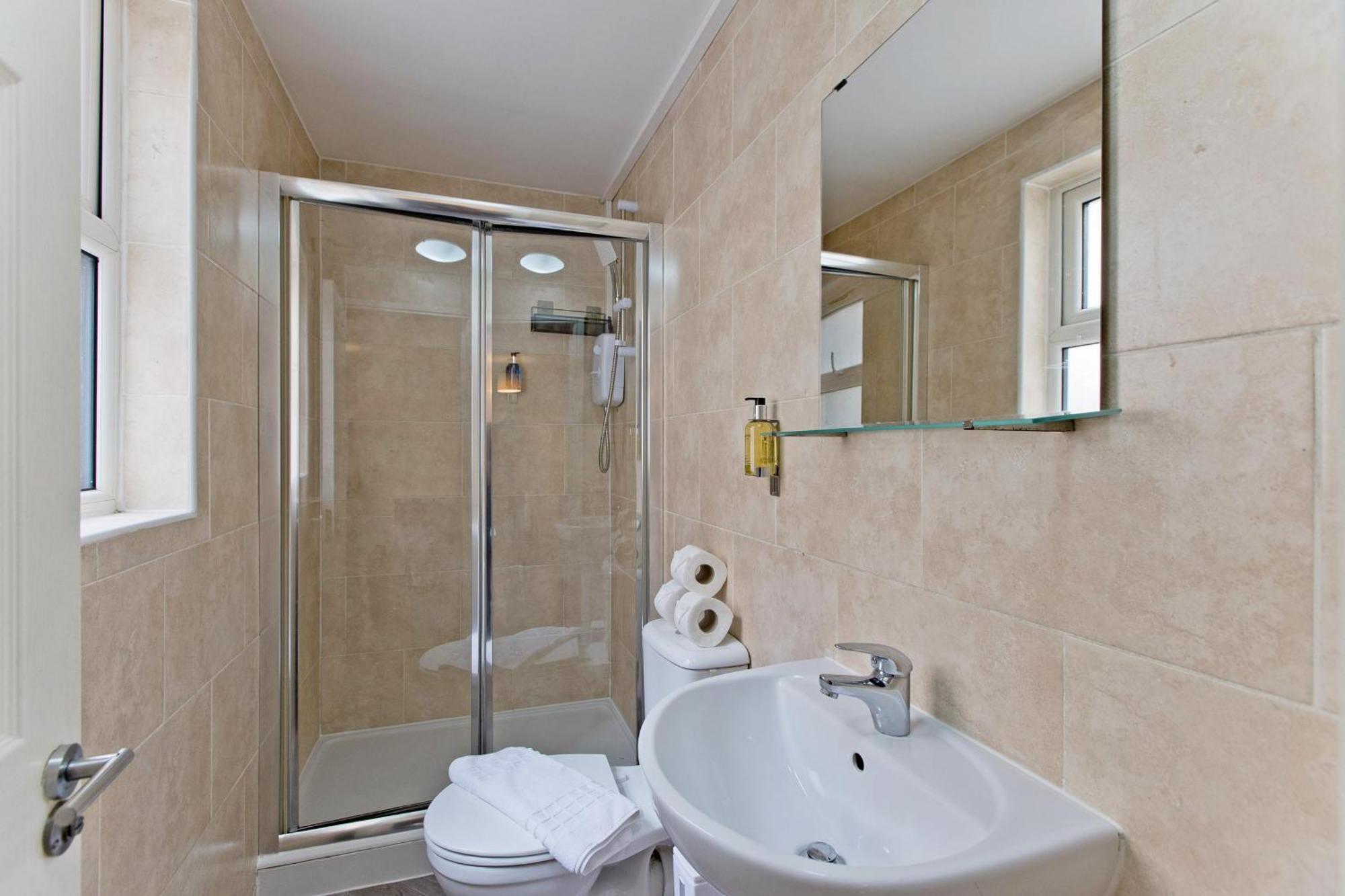Imperial Corner House-Whitechapel Apartment Londen Buitenkant foto
