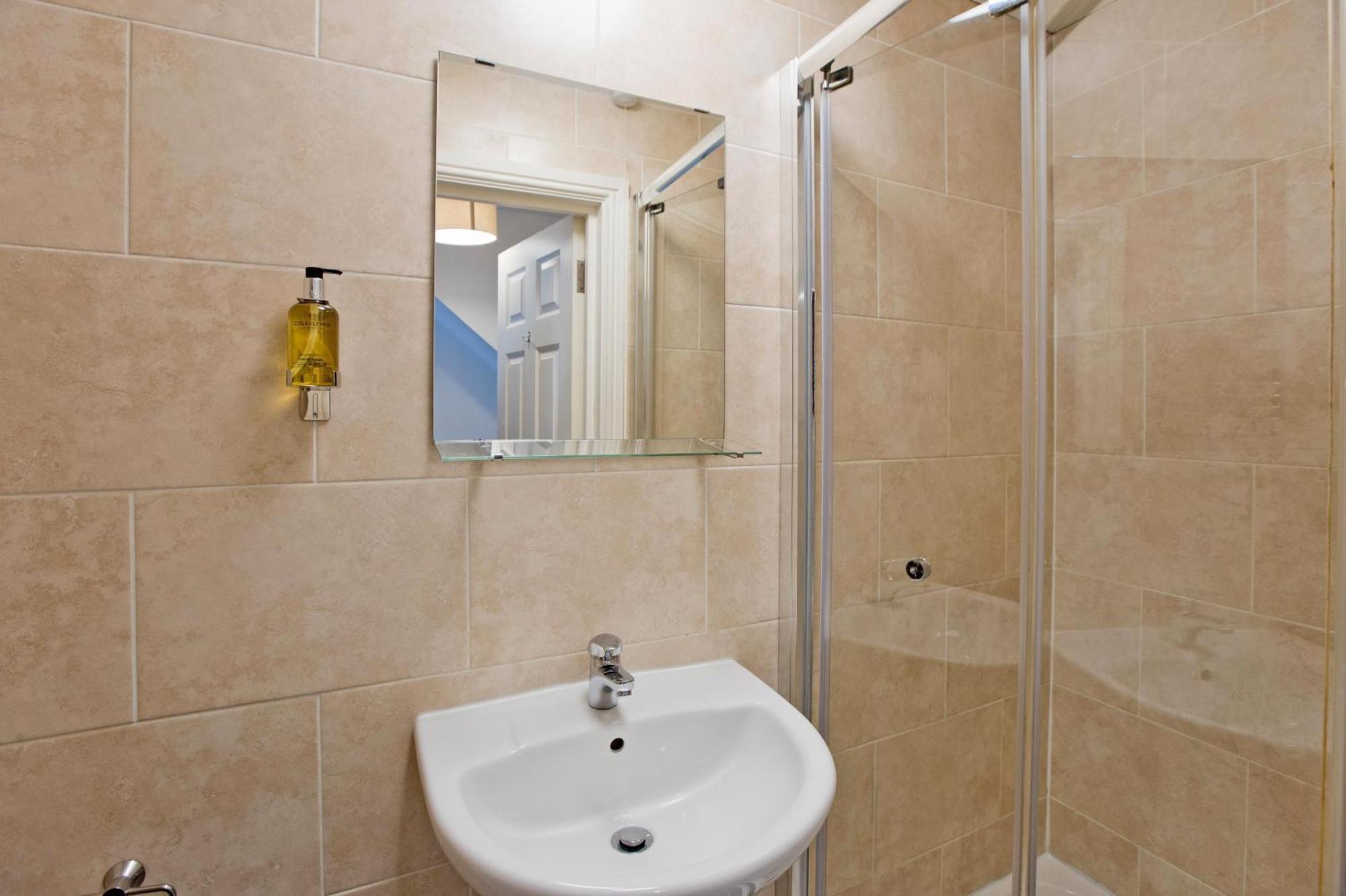 Imperial Corner House-Whitechapel Apartment Londen Buitenkant foto